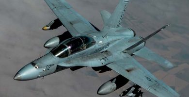 Cae desde un portaviones al mar mediterráneo un F-18 de E.E.U.U.