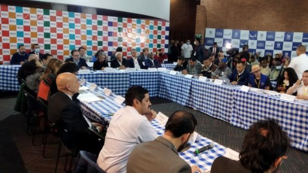 Cumbre de líderes sociales plantea construir la paz en Colombia