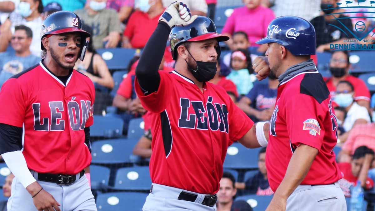 Leones toman ventaja sobre los Dantos en el primero de la Serie