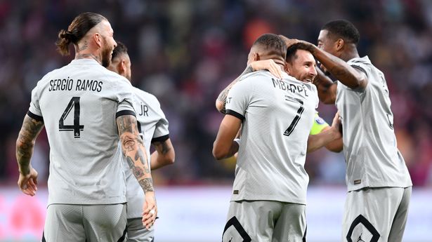 Messi y Mbappé rompen récords en goleada al Lille