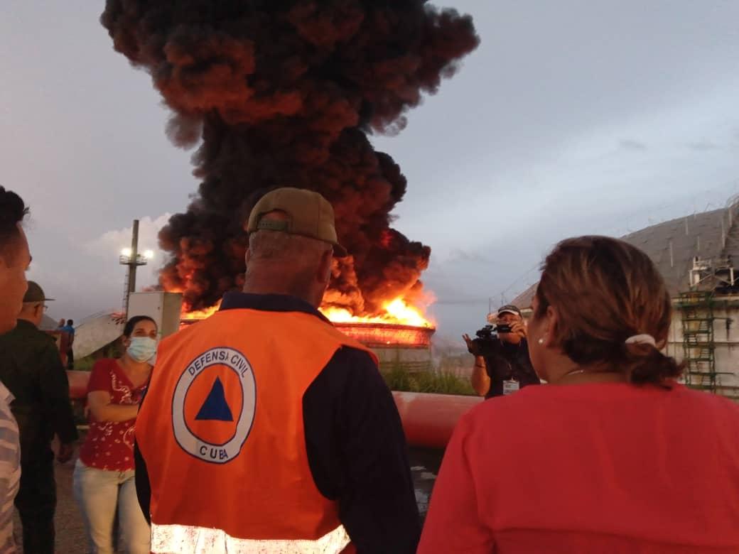 Continúan labores por sofocar incendio en Cuba