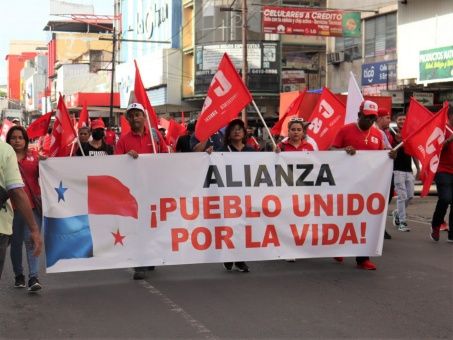 Gremios panameños marchan para exigir cumplimiento de acuerdos