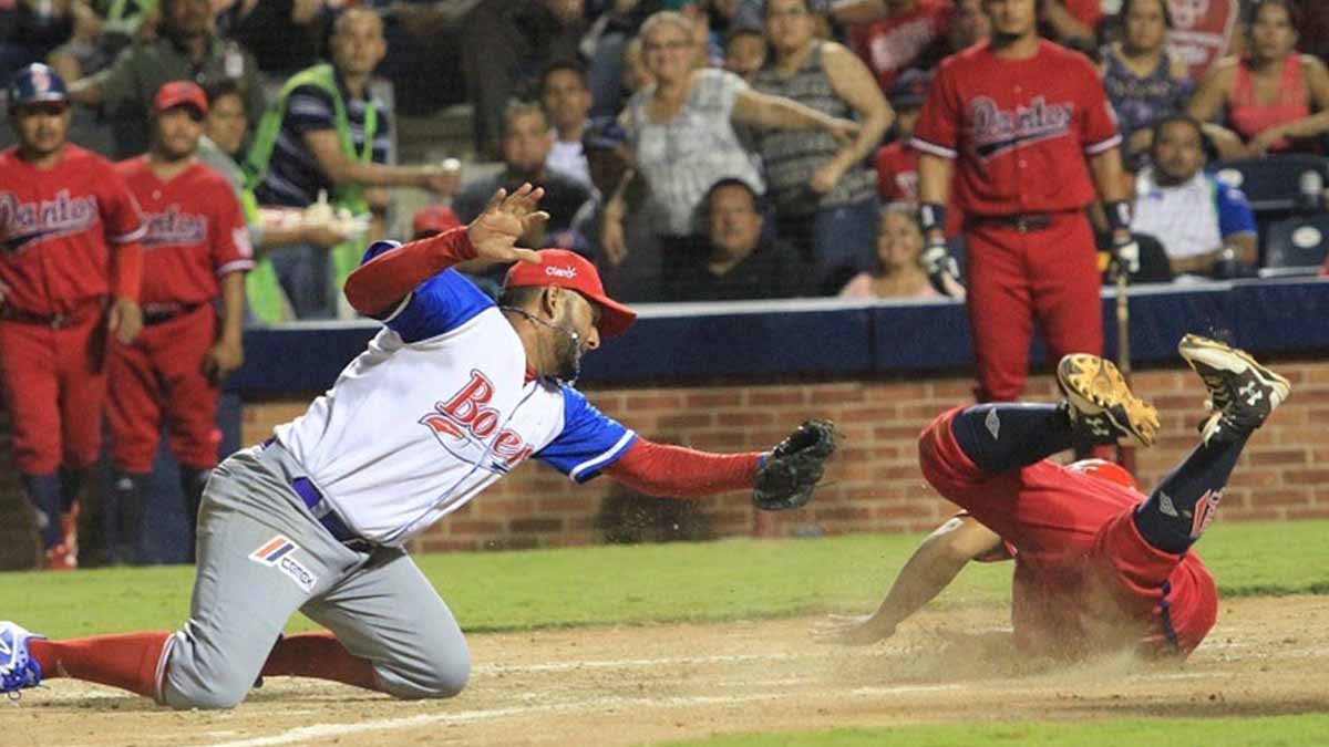 “Indios cenan Dantos” en el primero de la serie