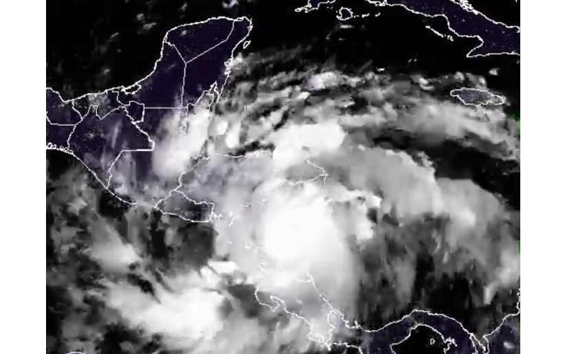 Tormenta Julia esta tocando puntos vulnerables en Honduras