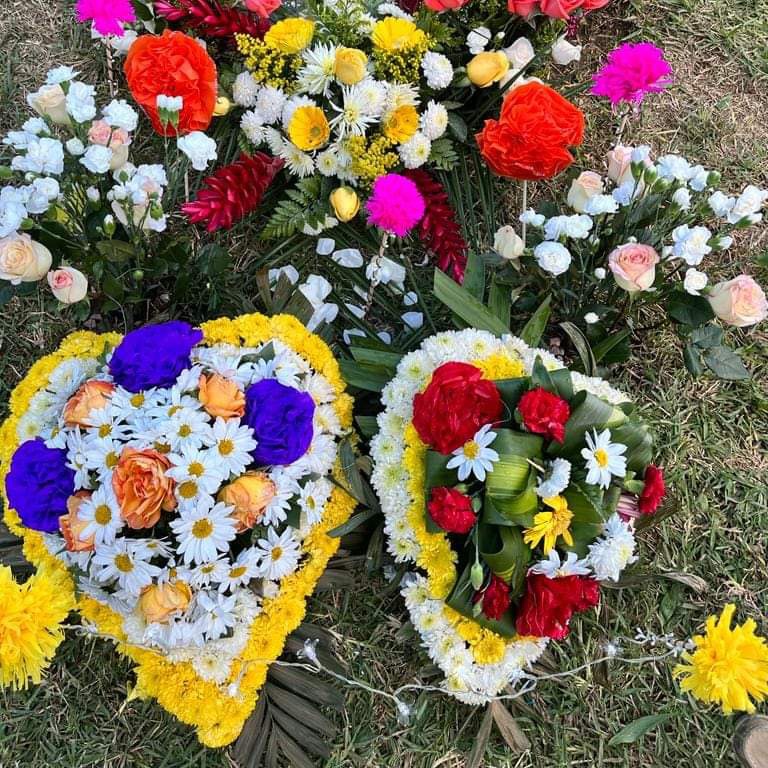 Miles de nicaragüenses se dan cita en cementerios para visitar a sus difuntos