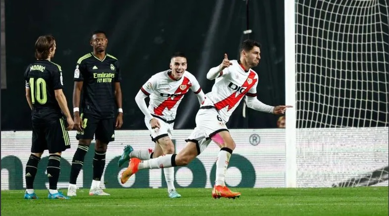 Real Madrid cae y Barcelona es el nuevo líder de la Liga