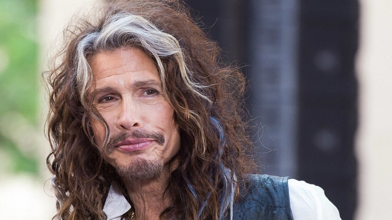 Vocalista de Aerosmith recibe demanda por agresión sexual