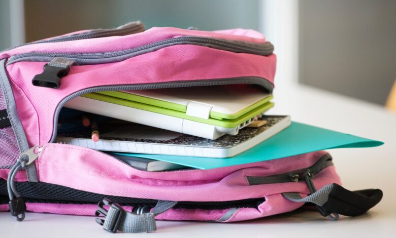 Niño de seis años va a la escuela con una pistola en su mochila