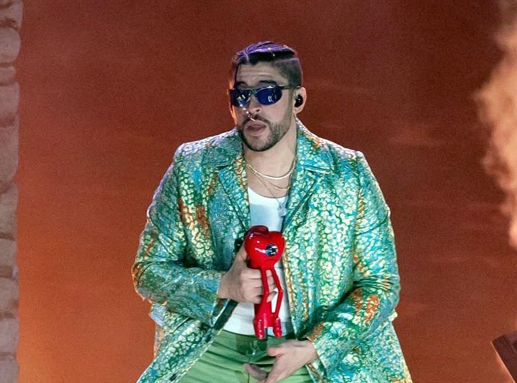 Finalmente revelan qué hizo la mujer después de que Bad Bunny le tiró el celular