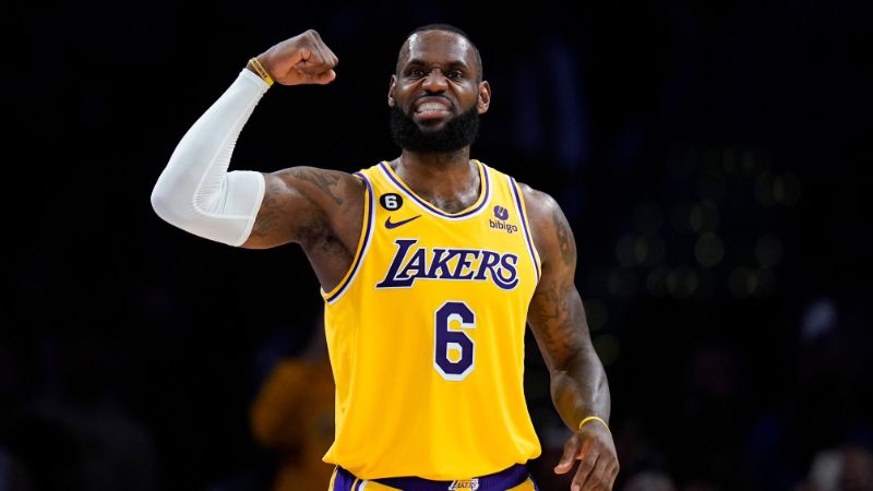 Lebron James supera dos nuevos récords en la NBA
