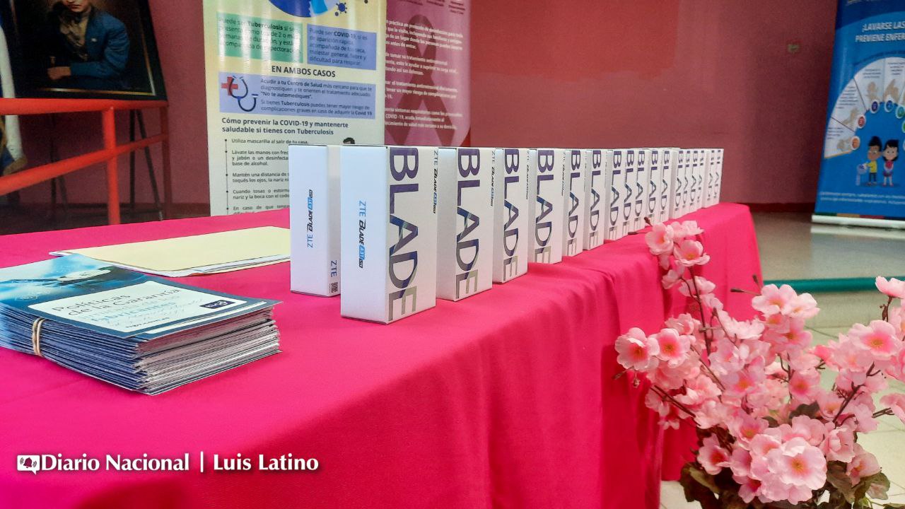 MINSA entrega equipos móviles para voluntarios del programa de VIH y Tuberculosis