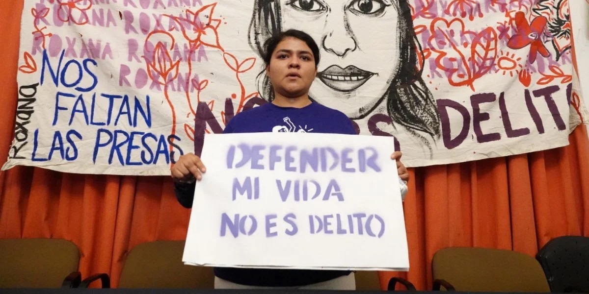 Presidente de México promete indulto para mujer que asesinó a su violador