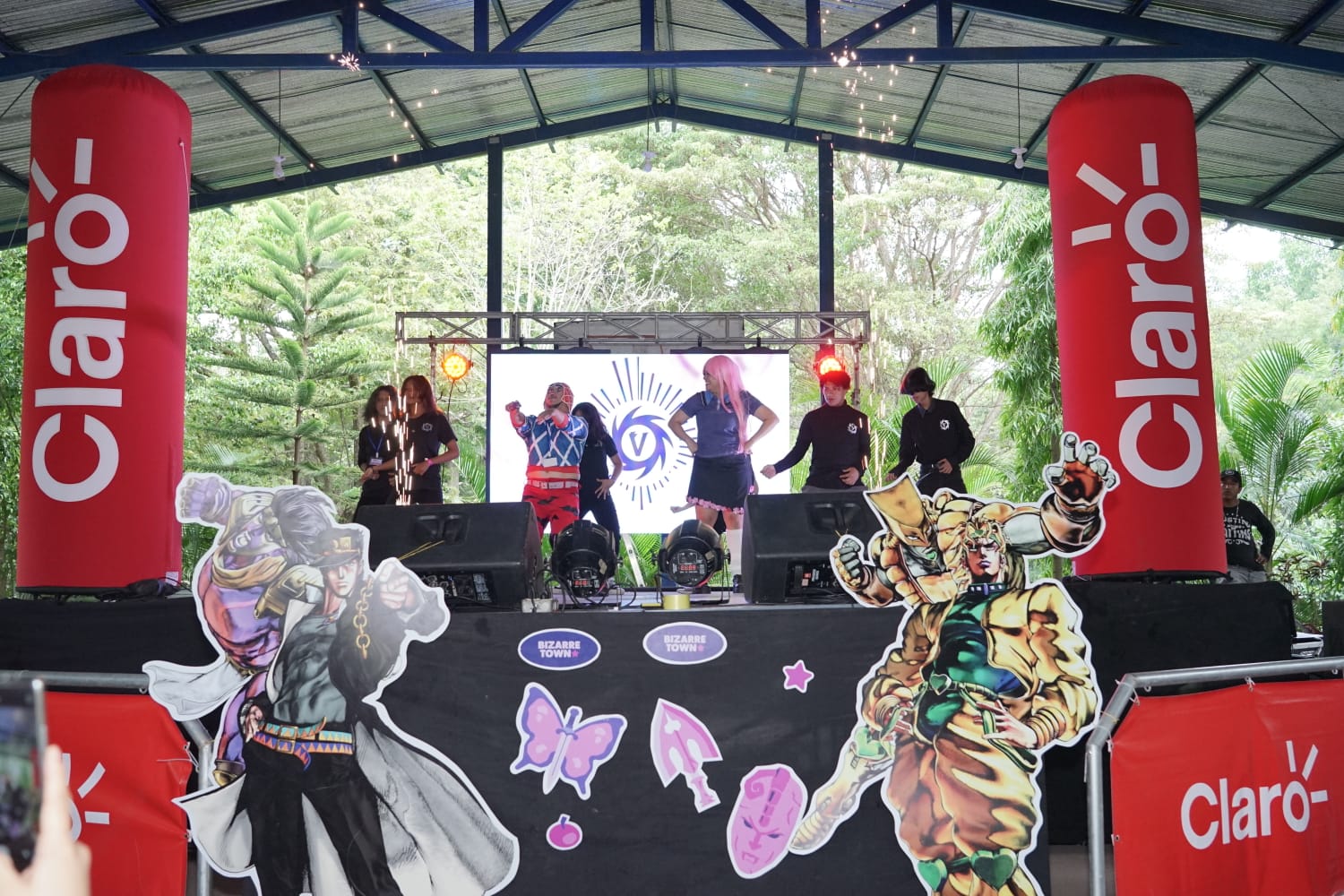 Claro Nicaragua se Suma al Enérgico Evento «Edición Jojo’s 2023» de Bizarre Town en Estelí