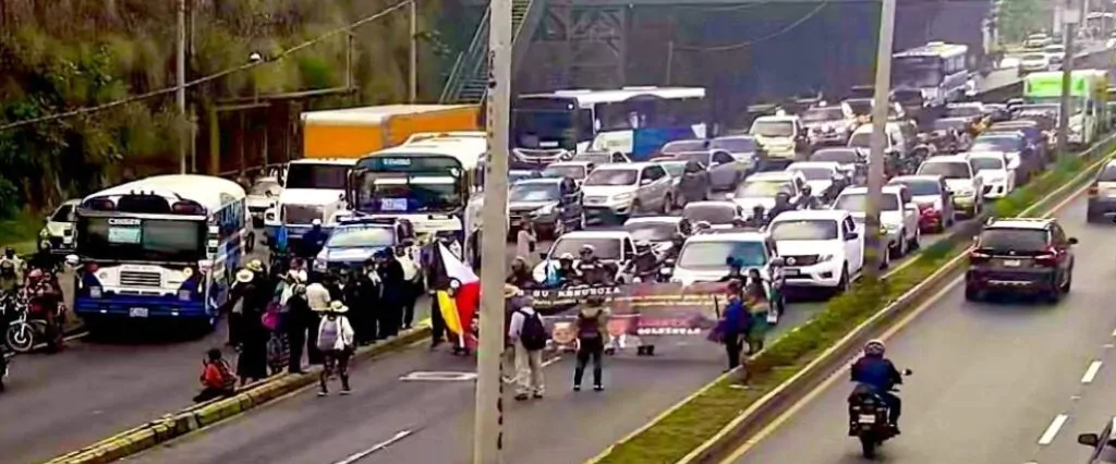 Siguen los bloqueos y protestas en Guatemala