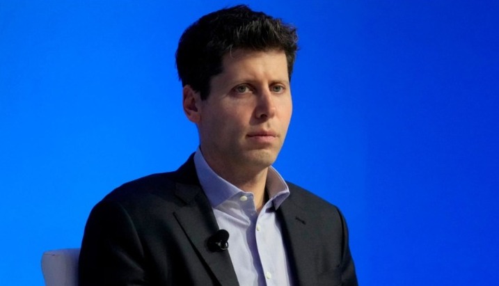 Sam Altman, Creador de ChatGPT, Vuelve como Director Ejecutivo de OpenAI Tras Reciente Despido