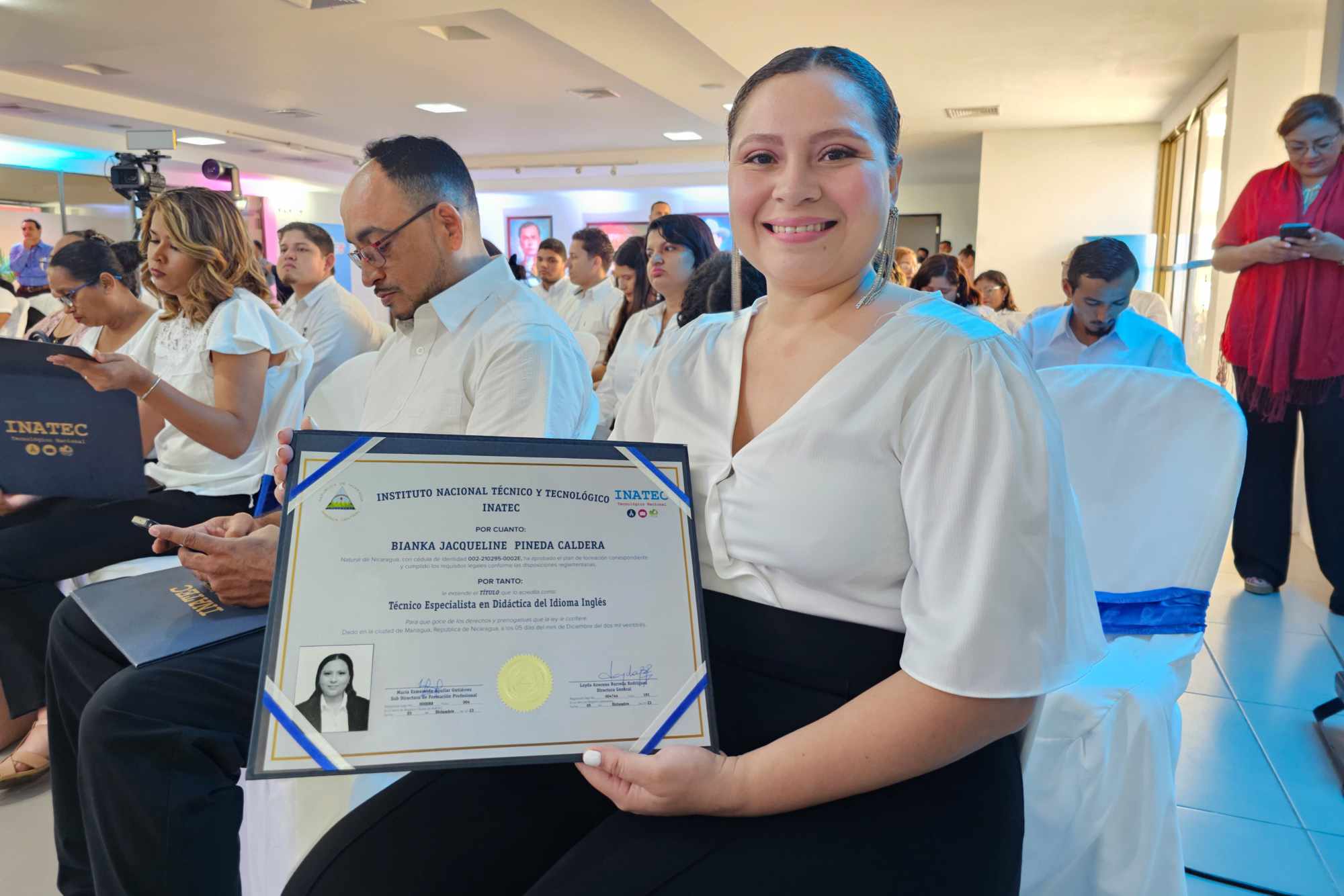 Exitoso Logro Educativo: 256 Alumnos Técnicos Didácticos del Inglés Celebran su Graduación