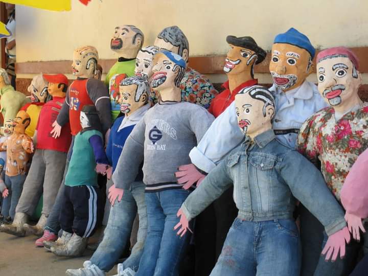 Tradicional «Muñecos viejos» despiden el 2023