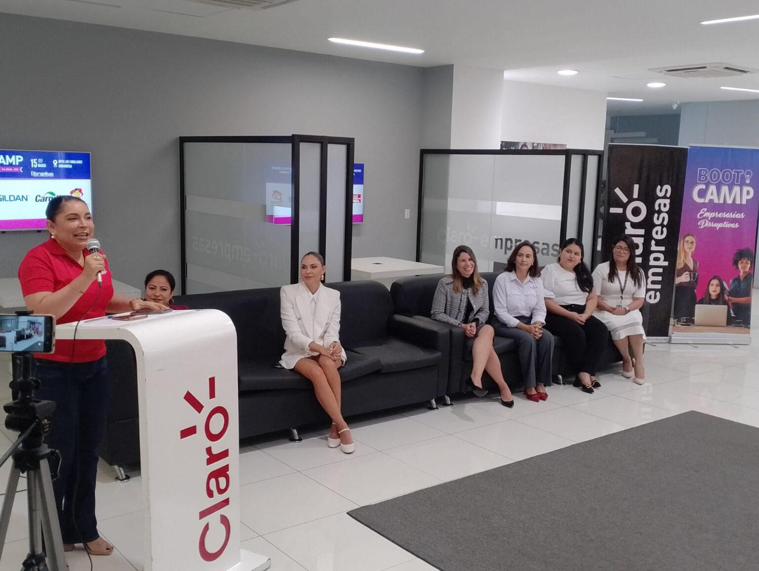 Claro Nicaragua Continua en el Bootcamp de Empresarias Disruptivas