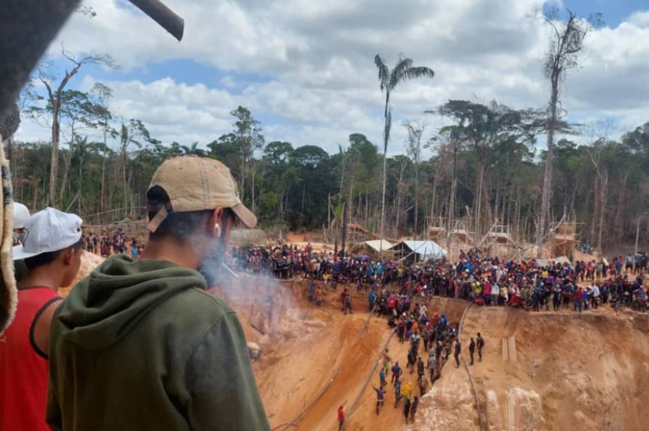Fallecidos se Elevan a 16 tras Derrumbe en Venezuela