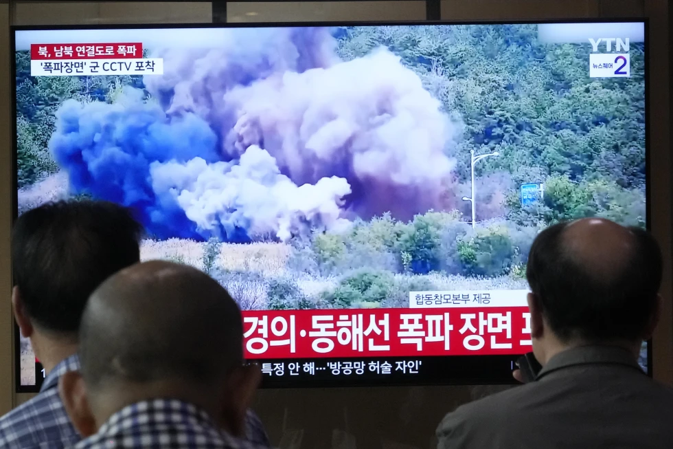 Corea del Norte detona carreteras y cierra frontera hacia Corea del Sur