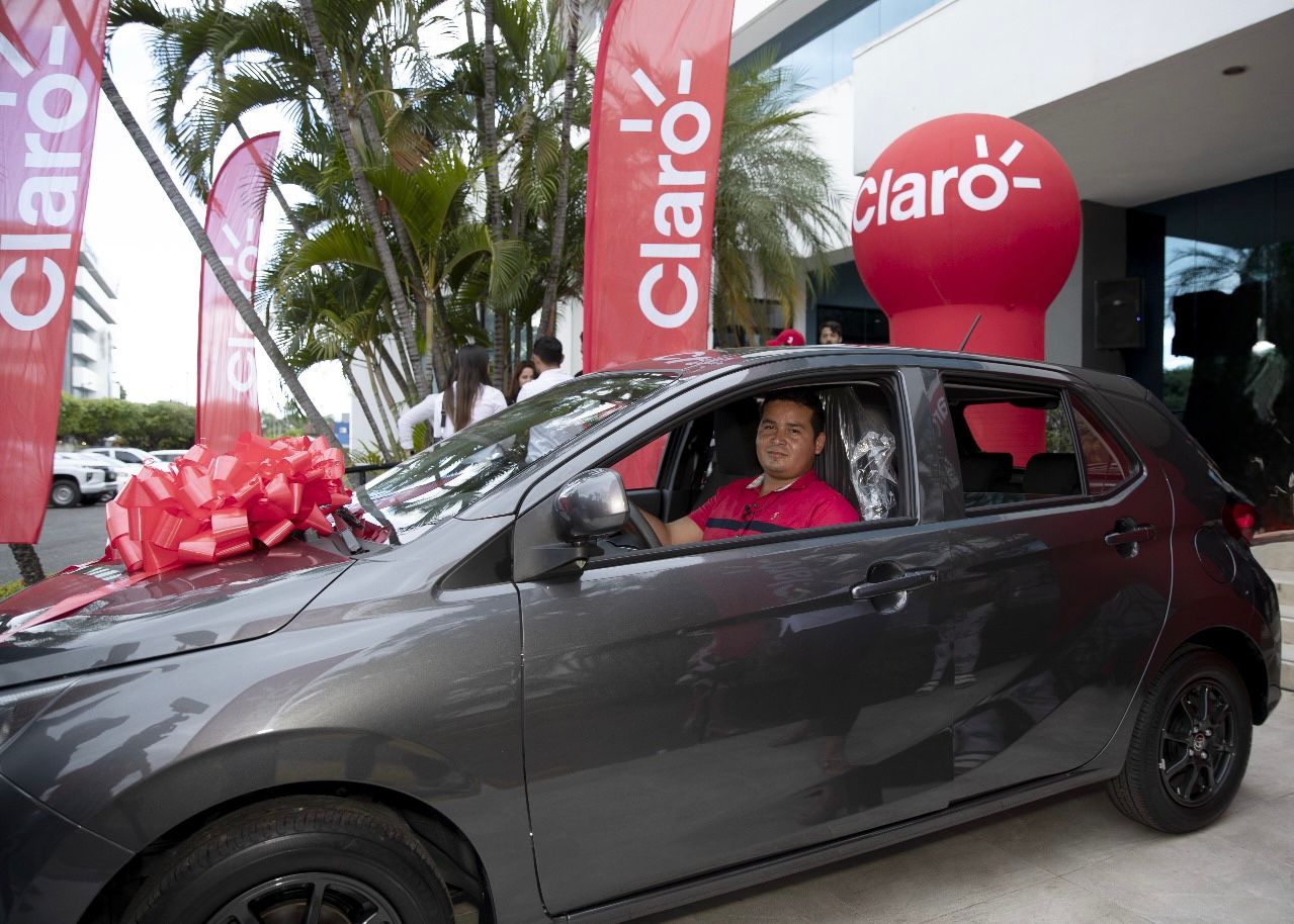 Claro Nicaragua entrega el vehículo de la dinámica “Claro te regala millones en premios”