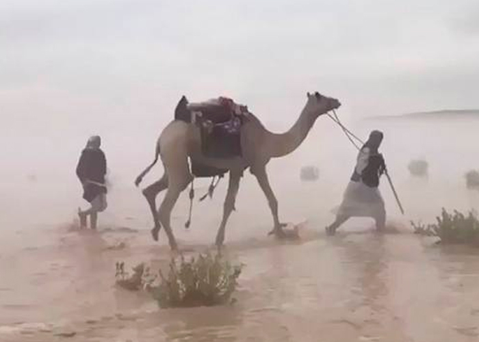 Inundaciones masivas azotan varias ciudades de Arabia Saudita