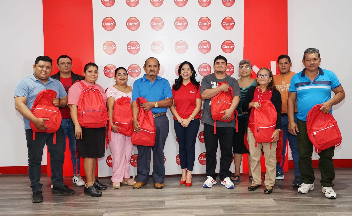 Claro premia la lealtad de sus clientes con kits escolares