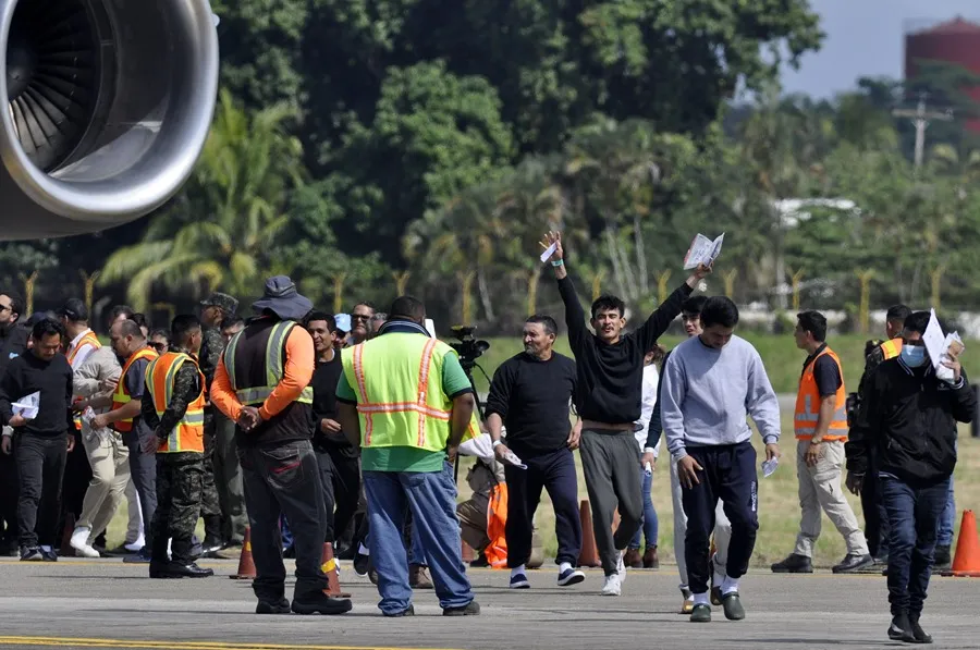 Migrantes hondureños regresan voluntariamente desde EE. UU.