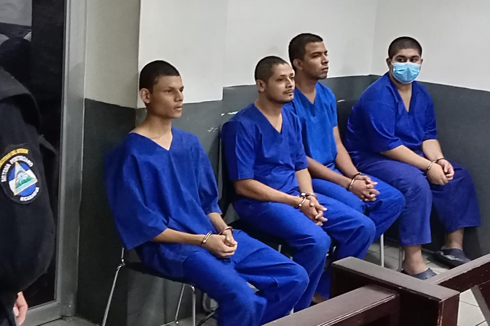 Cuatro hombres acusados  por asalto violento a adolescente