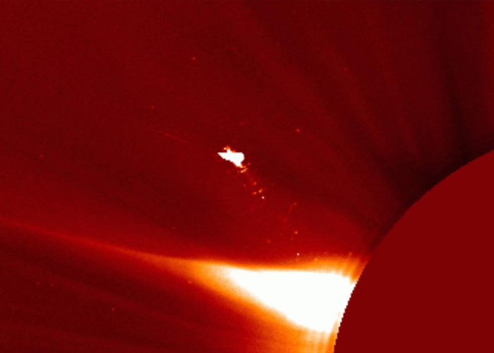 Captan figura gigante cerca del Sol