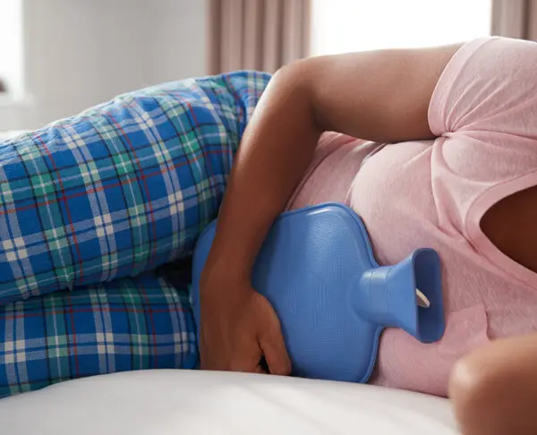 ¿Por qué hay niñas que menstrúan antes de los 8 años?