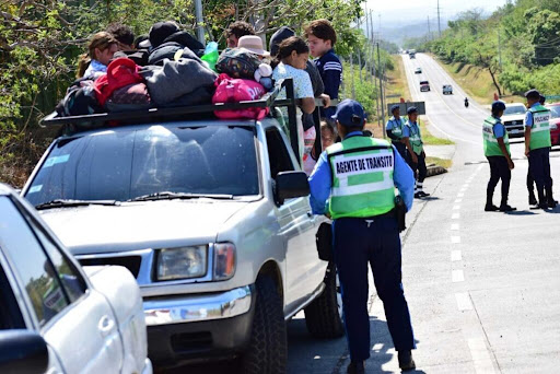 Advierten multas por exceso de pasajeros en Semana Santa
