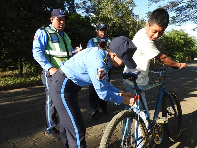 Responsabilidad legal de carretoneros y ciclistas en accidentes de tránsito