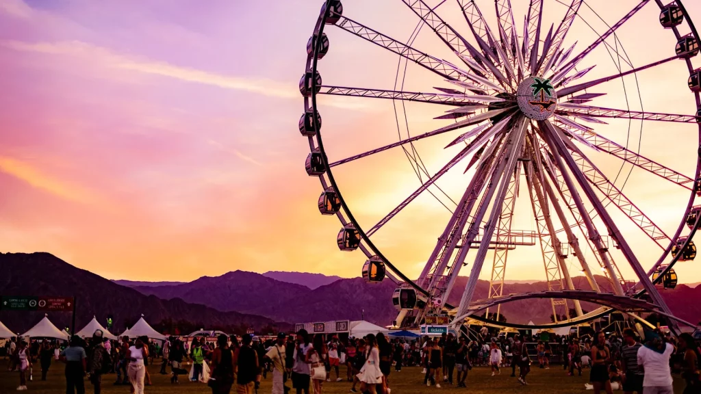 la rueda de Coachella de noche