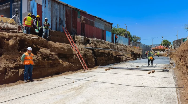 Obras de drenaje avanzan en la Pista Héroes de la Insurrección