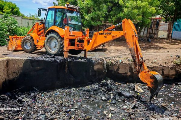 Limpian cauces y puentes en Ciudad Sandino
