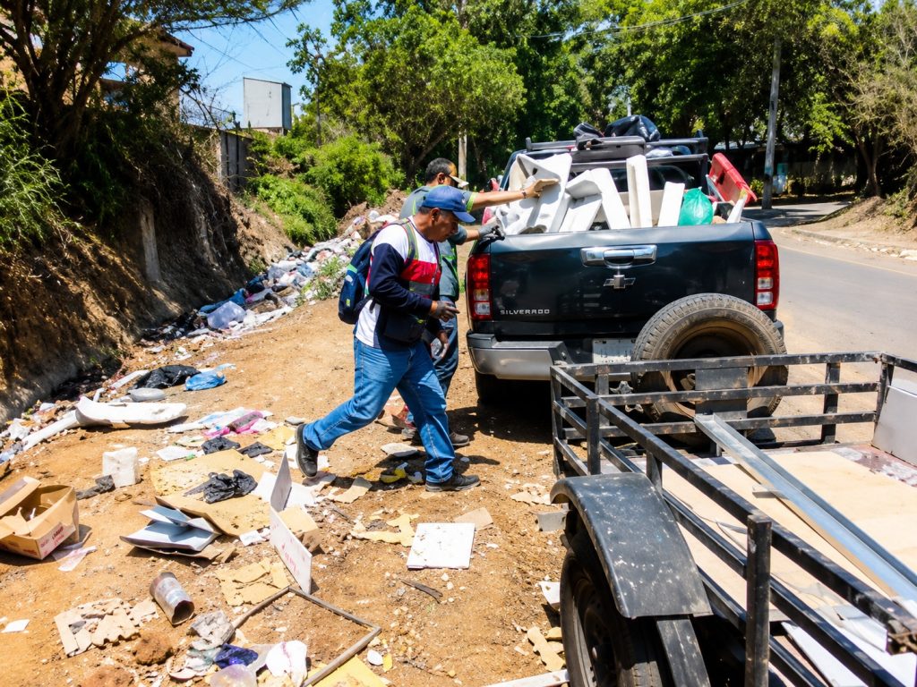 Al Depósito Municipal los vehículos sorprendidos botando basura