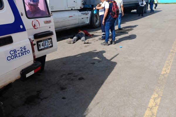 Conductor de furgón muere de forma repentina en empresa de Corinto