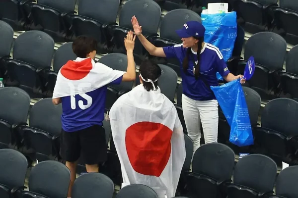 Japón vuelve a dar ejemplo al limpiar las gradas tras partido del Mundial 2026