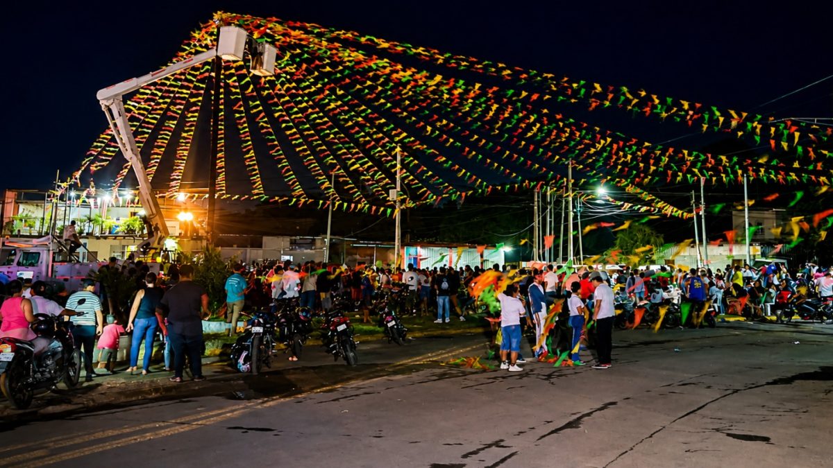 Con música y chicheros en rotonda Cristo Rey abre el camino a las fiestas de Santo Domingo