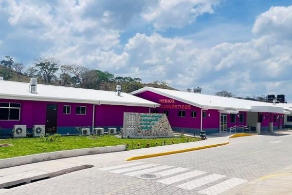 Hondureños cruzan la frontera en busca de atención médica en Nicaragua
