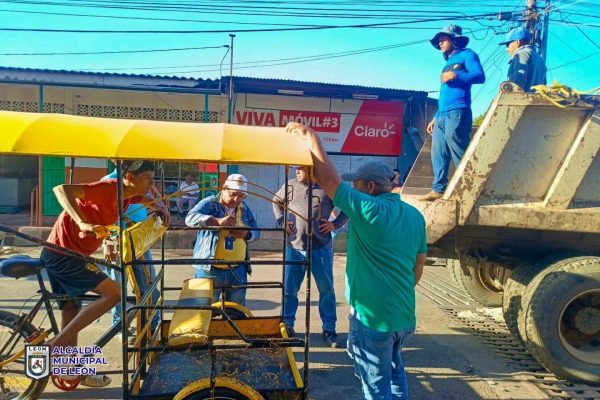 León ocupa 12 triciclos en operativo de reordenamiento vial