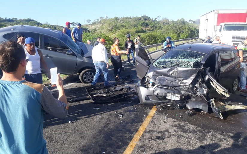Reportan más de mil colisiones en accidente de tránsito