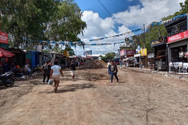 Avanzan trabajos viales en el Mercado Oriental