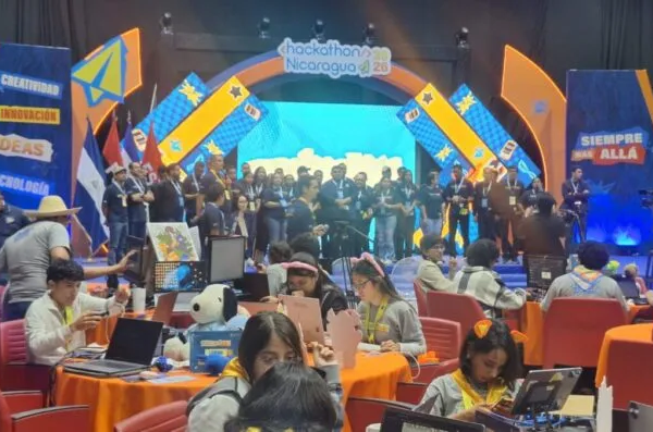 Hackathon reúne a más de 2 mil jóvenes